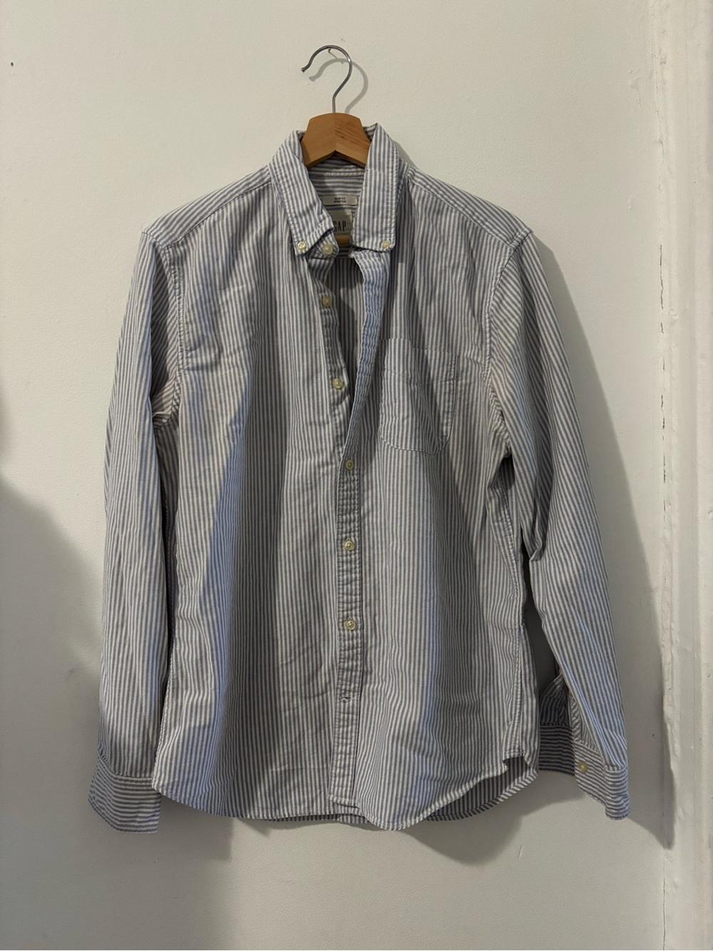 Gap Men's Blue and White Striped Button-Down Shirt EUC